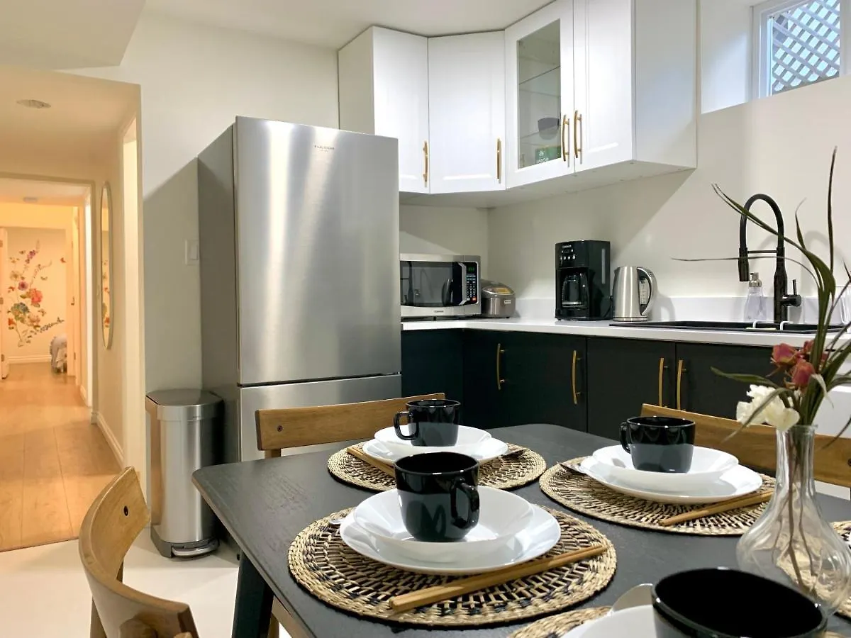 3Beds 2Ba Cherry Blossom Suite - Free Parking - Central Oakridge Neighbourhood Vancouver Canada