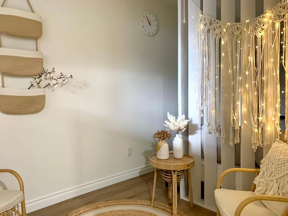 Guest house 3Beds 2Ba Cherry Blossom Suite - Free Parking - Central Oakridge Neighbourhood Vancouver