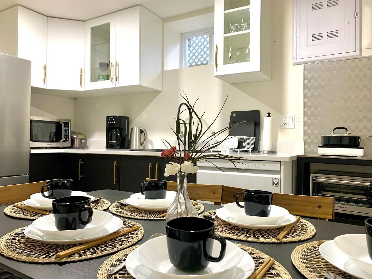 3Beds 2Ba Cherry Blossom Suite - Free Parking - Central Oakridge Neighbourhood Vancouver