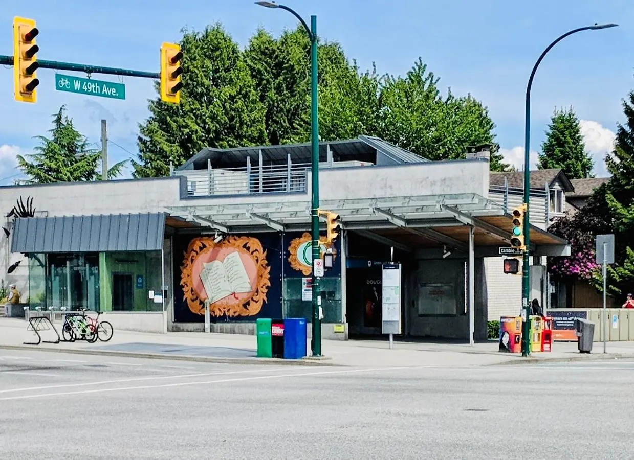 Guest house 3Beds 2Ba Cherry Blossom Suite - Free Parking - Central Oakridge Neighbourhood Vancouver