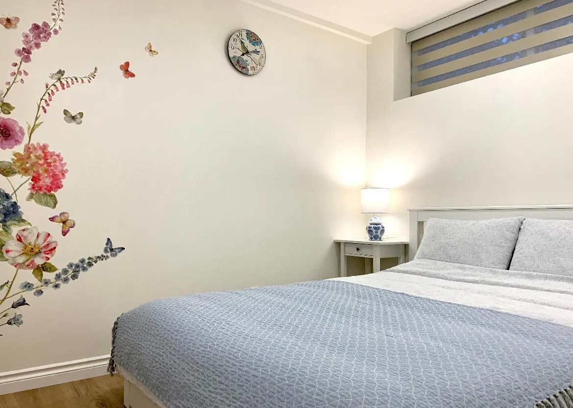 3Beds 2Ba Cherry Blossom Suite - Free Parking - Central Oakridge Neighbourhood Vancouver 0*,  Canada